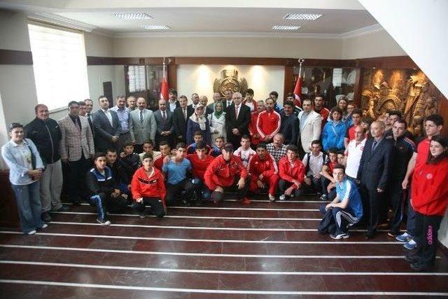 Rize’de Başarılı Sporculara Ödülleri Verildi