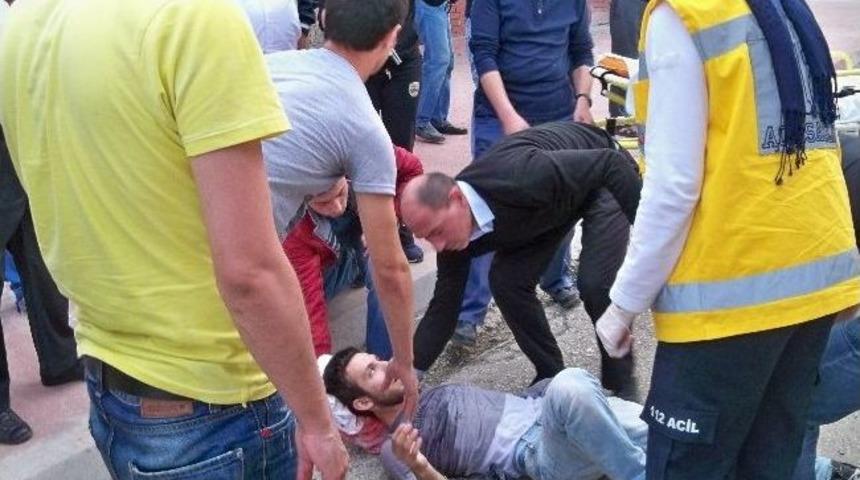 Sara N&ouml;beti Tutunca Yere D&uuml;şen Gen&ccedil; Yaralandı