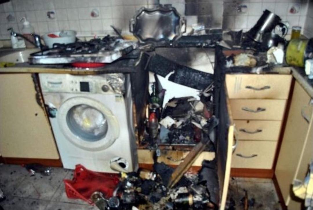 Ocakta Unutulan Yemek Evi Harabeye &Ccedil;evirdi