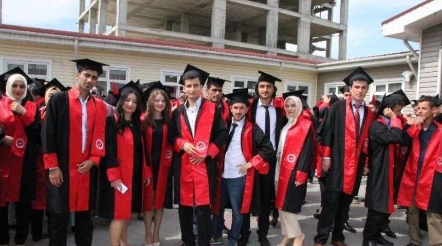 Tosya Meslek Y&uuml;ksekokulunda Mezuniyet Coşkusu