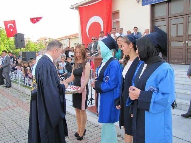 11 Yıl Sonra Girdiği Üniversitede Bölüm Birincisi Oldu