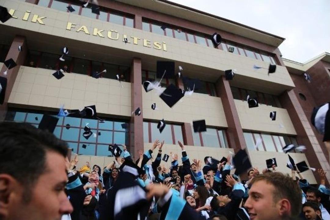 Bayburt &Uuml;niversitesi&rsquo;nde Mezuniyet Heyecanı