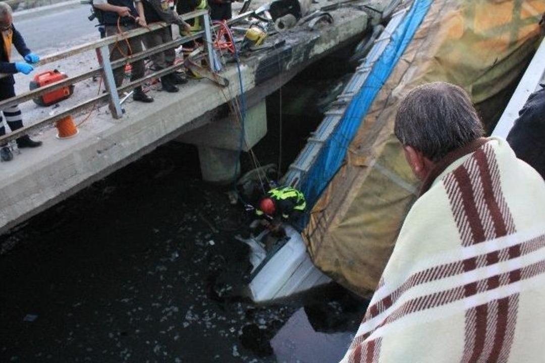 Kanala D&uuml;şen Kamyondan İnanılmaz Kurtuluş