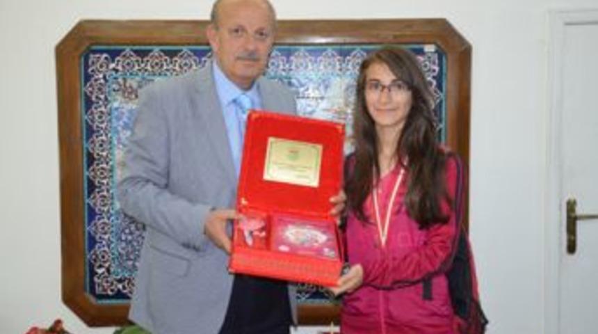 Patika Koşusu Şampiyonundan Başkana Teşekk&uuml;r