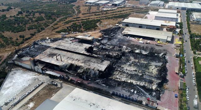 Antalya OSB'de 19 bin metrekarelik fabrika küle döndü