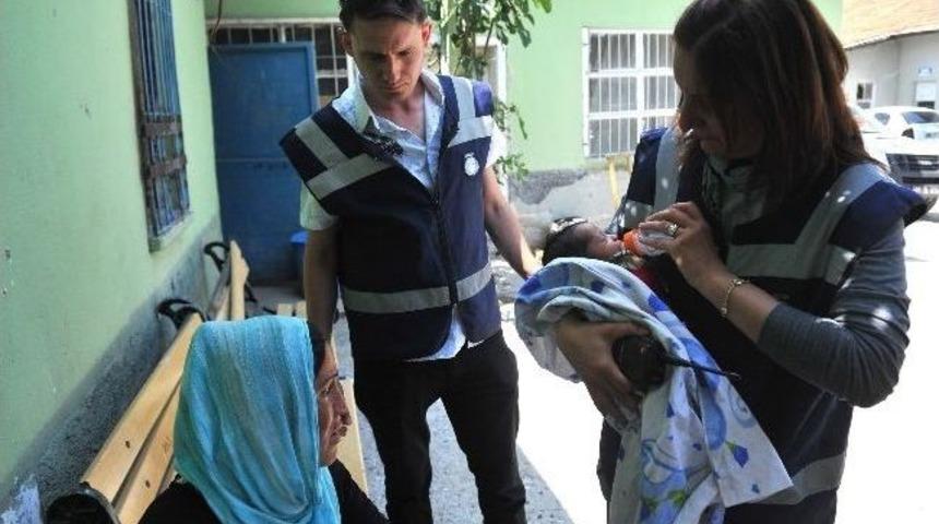 Suriyeli Dilenciler Otobüslerle Kamplarına Gönderiliyor