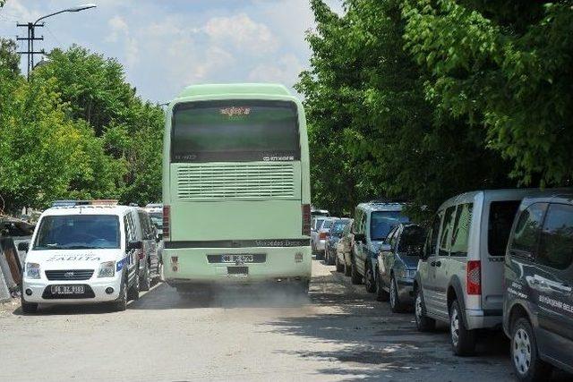 Suriyeli Dilenciler Otobüslerle Kamplarına Gönderiliyor