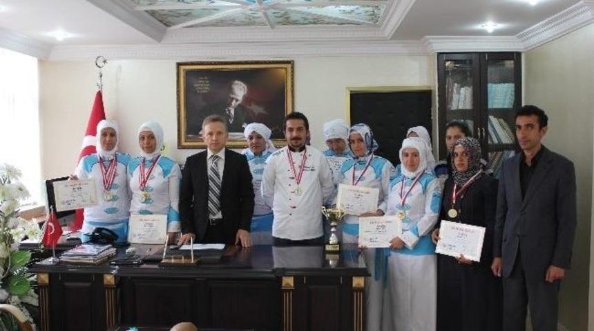 Aşçı Kursiyerlere Sertifika