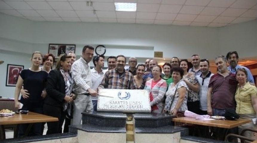 Karataş Lisesi Mezunları Dernek &Ccedil;atısı Altında
