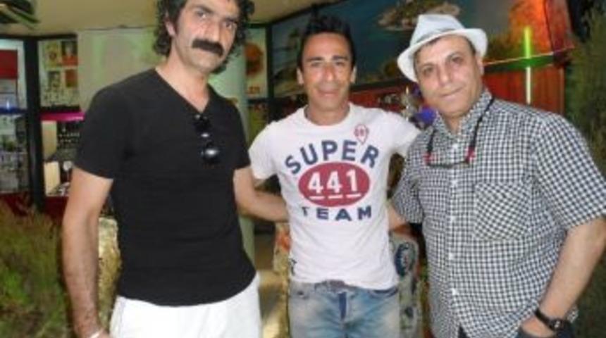 Dubl&ouml;r Ayhan Yıkge&ccedil;&rsquo;ten S&ouml;keli Oyuncu Dostlarına Ziyaret