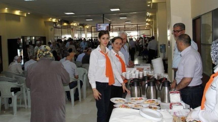 Esenyurt Belediyesi&rsquo;nden Vatandaşlara &Ccedil;ay- Kahve Hizmeti