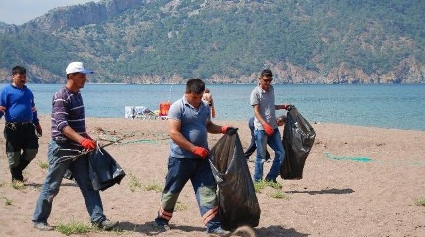 Adrasan Sahilinde Sezon Temizliği