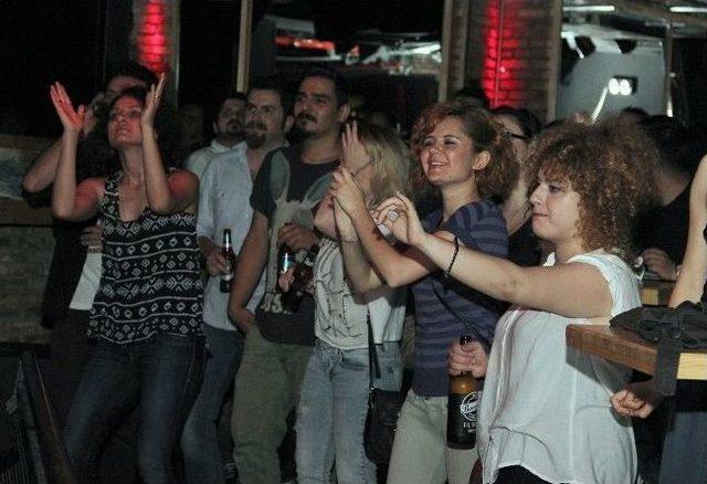 Dünyaca Ünlü Müzik Grubuna Seyirci Şoku