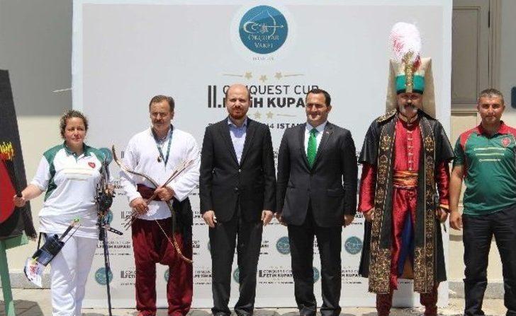 Bilal Erdoğan, 'ya Hak' Diyerek Ok Attı G2