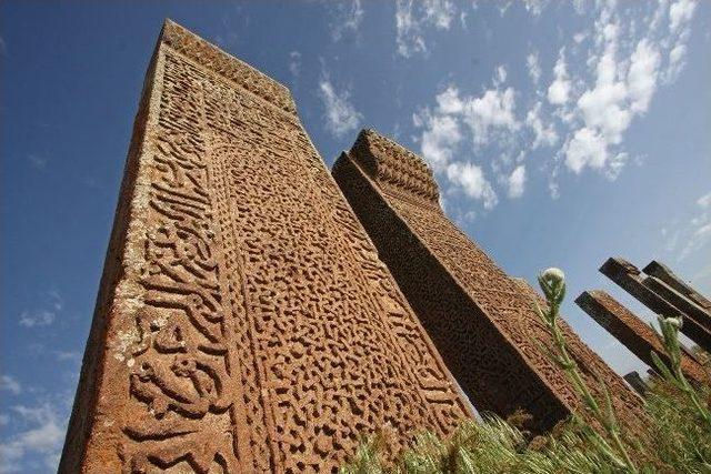 Ahlat’ta “arap Harfli Yazılar Ve Ahlat Mezar Taşları” Adlı Çalıştay Düzenlenecek