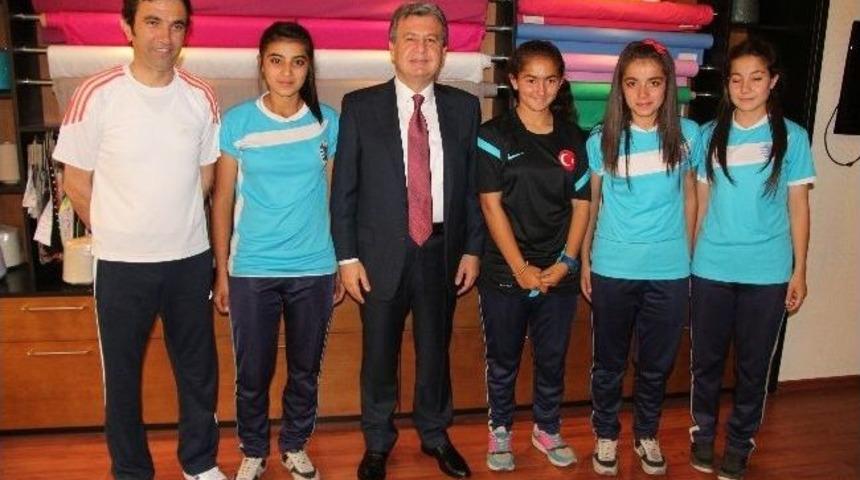 Gen&ccedil; Kızların Hedefi Şampiyonluk