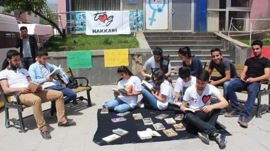 Toplum Gönüllülerinden Kitap Okuma Etkinliği