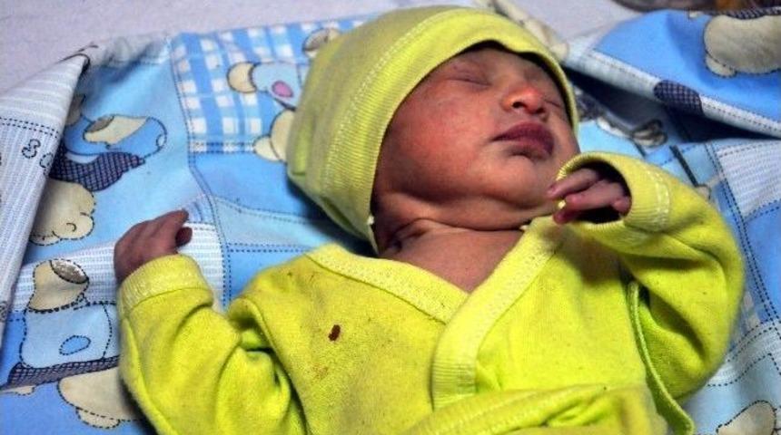 “durumum Düzeldiğinde Geleceğim” Notuyla Bebeğini Sokağa Bıraktı