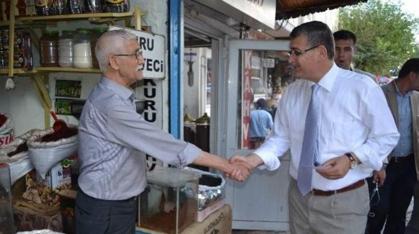 Başkan G&uuml;ven&ccedil;, Esnafla Bir Araya Geldi