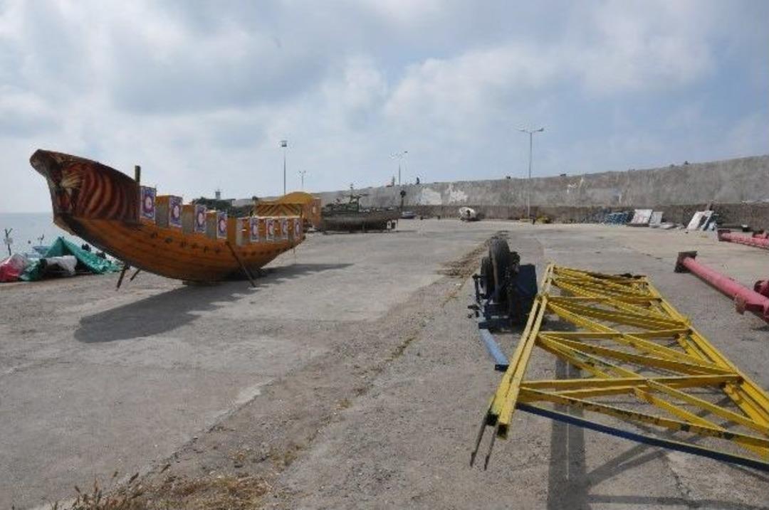 Ak&ccedil;akoca'da Lunapark Kuruluyor