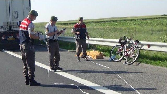 Tem’de Tır'ın Altında Kalan Bisikletli Hayatını Kaybetti