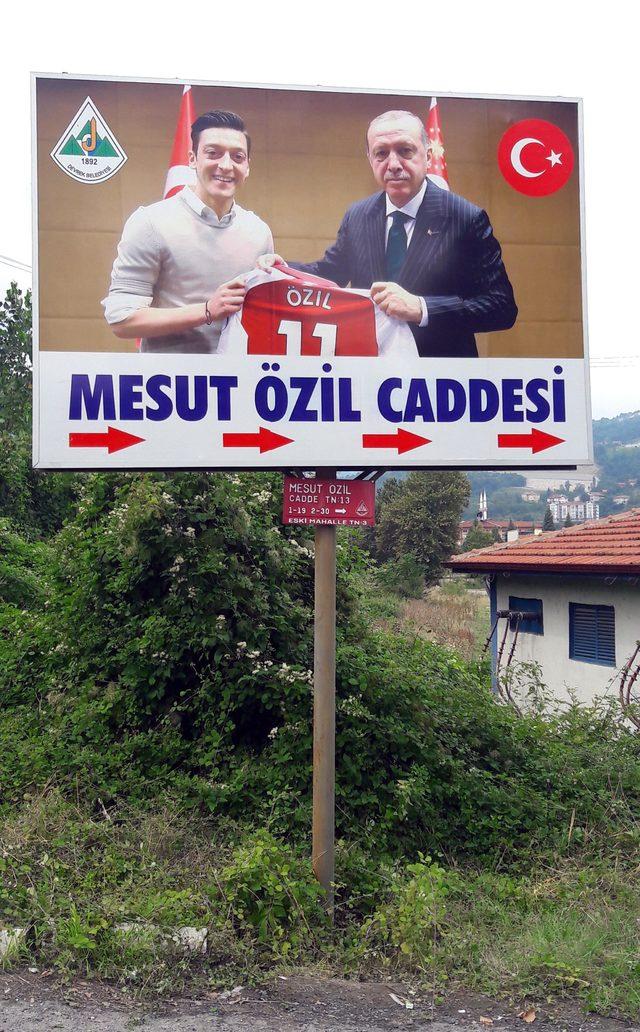 Zonguldak'taki Mesut Özil tabelası değişti (2)