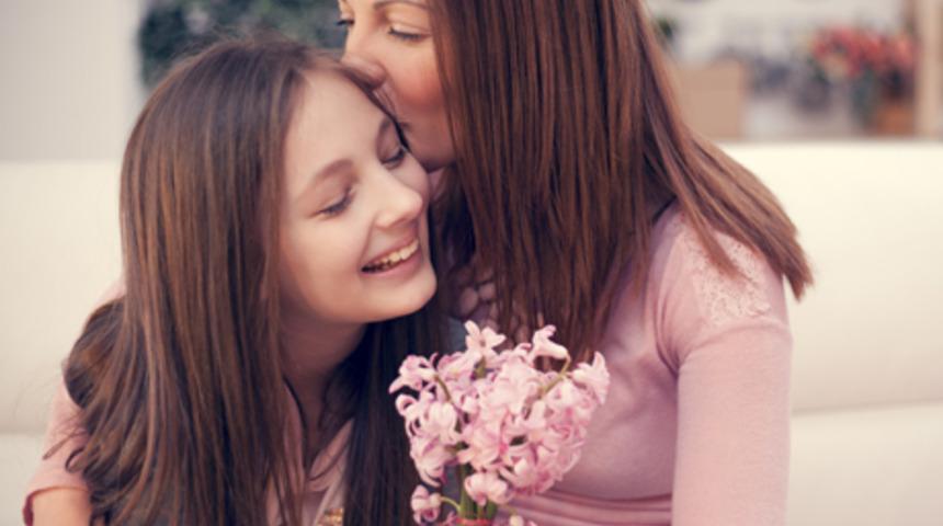 Ergenliğe giren &ccedil;ocuğunuzla b&ouml;yle iletişim kurun