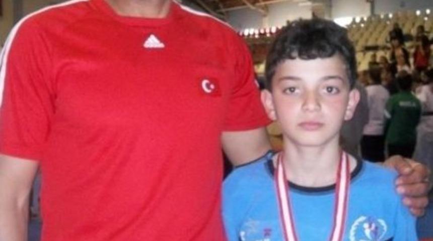 Burhaniye&rsquo;de Alptekin Yılmaz T&uuml;rkiye &Uuml;&ccedil;&uuml;nc&uuml;s&uuml;