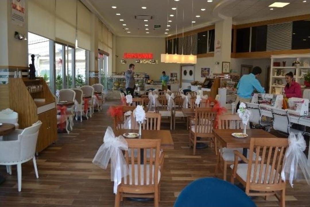 Hem Eğitime Hem De Ekonomiye Katkı Sağlayan Kafe