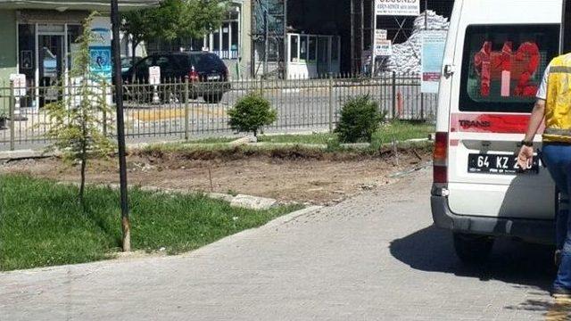 Ambulansa Park Yeri Bulunamayınca Yeşil Alan Talan Edildi İddiası