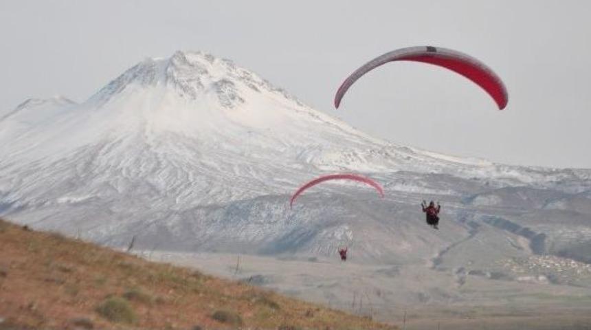 Yamaç Paraşütçüleri Hasan Dağı’nda