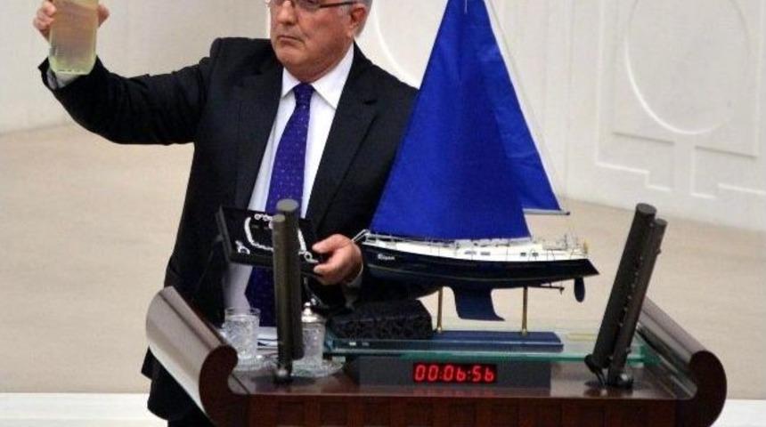 Chp&rsquo;li &Ouml;ğ&uuml;t Meclis K&uuml;rs&uuml;s&uuml;ne Mazot Ve Kiralık Pırlantayla &Ccedil;ıktı