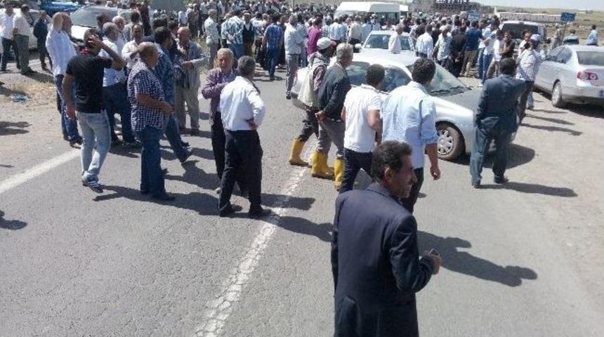 Yol Kapatan &Ccedil;ift&ccedil;ilere Polis M&uuml;dahalesi