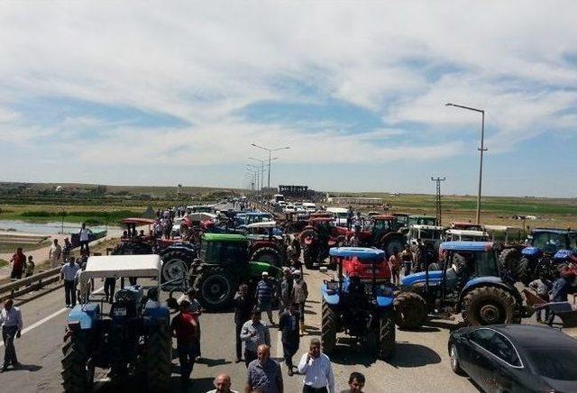 Yol Kapatan Çiftçilere Polis Müdahalesi