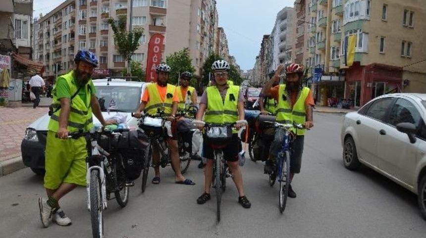 N&uuml;kleere Karşı Pedal &Ccedil;eviriyorlar