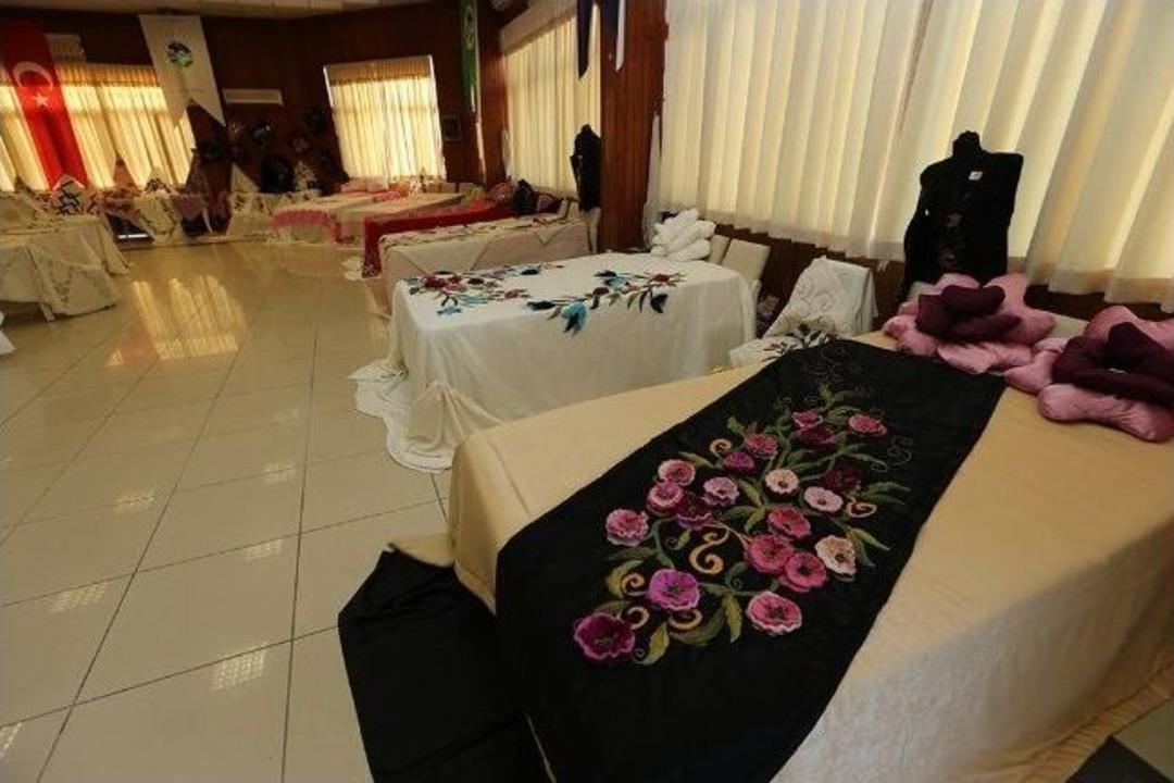 Samek Sapanca Kursiyerleri Yılsonu Sergilerini A&ccedil;tı