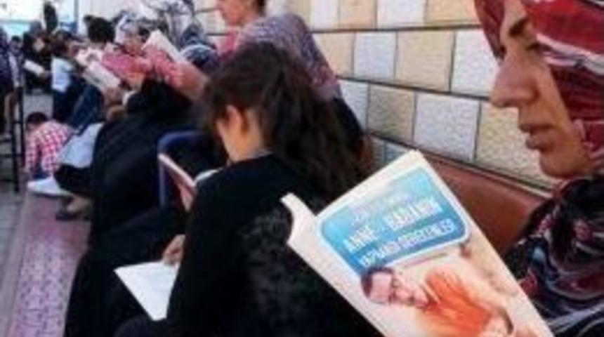 Anneler Okulda Kitap Okudu