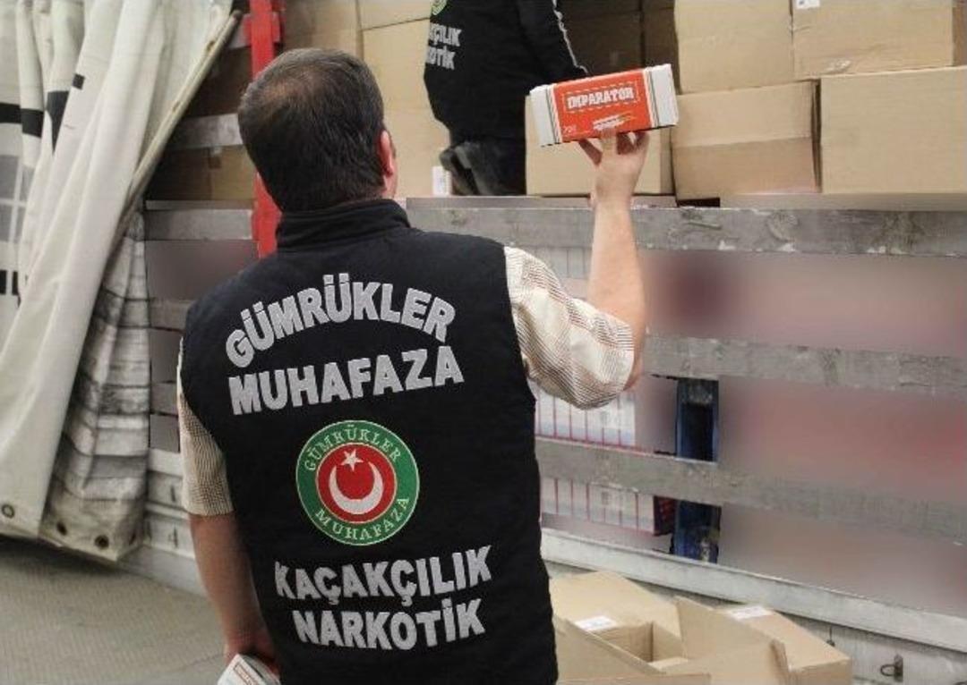 Kapıkule'de 4 Ayrı Operasyonda 9 Ka&ccedil;ak G&ouml;&ccedil;men Ve Ka&ccedil;ak Sigara Yakalandı