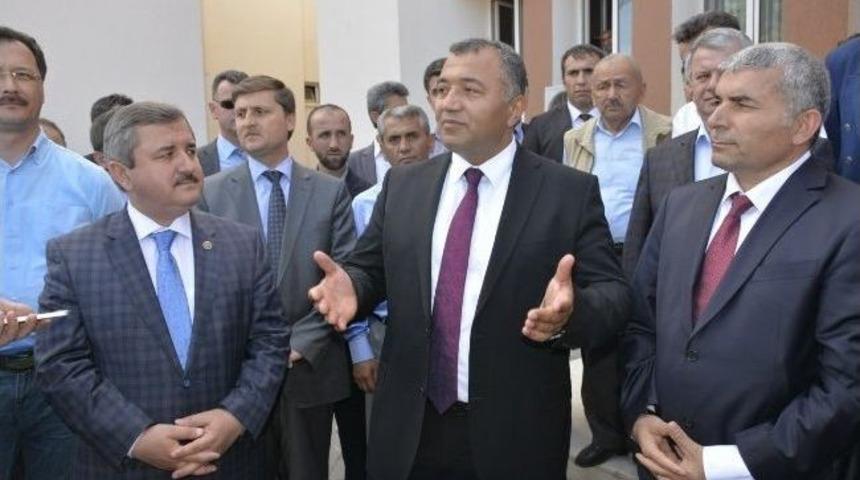 Vali &Ccedil;ift&ccedil;i, Fatsalılara Veda Etti