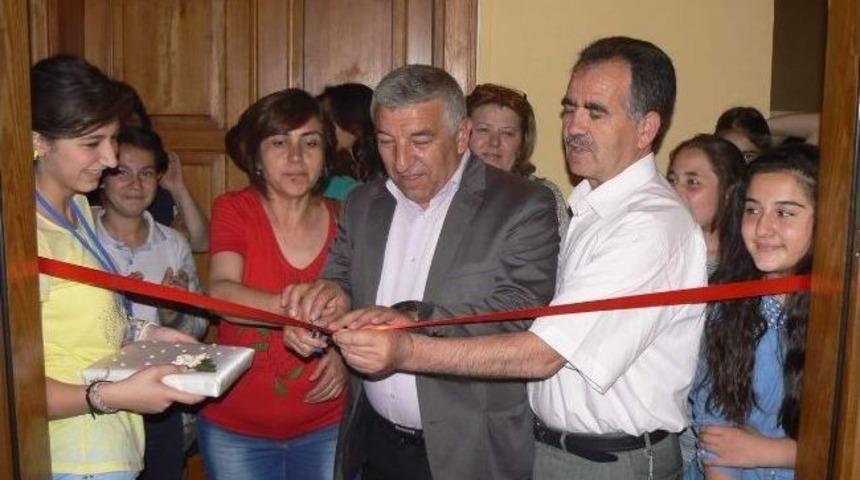 Boz&uuml;y&uuml;k Atat&uuml;rk İlk/ortaokulu Yıl Sonu Sergisi A&ccedil;ıldı