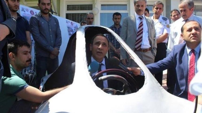 F&uuml; Rekt&ouml;r&uuml; Prof. Dr. Kutbeddin Demirdağ, Elektrikle &Ccedil;alışan Otomobile Bindi