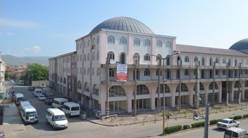 Şuhut Belediye İş Merkezi'ndeki D&uuml;kkanlar Satışa &Ccedil;ıkıyor