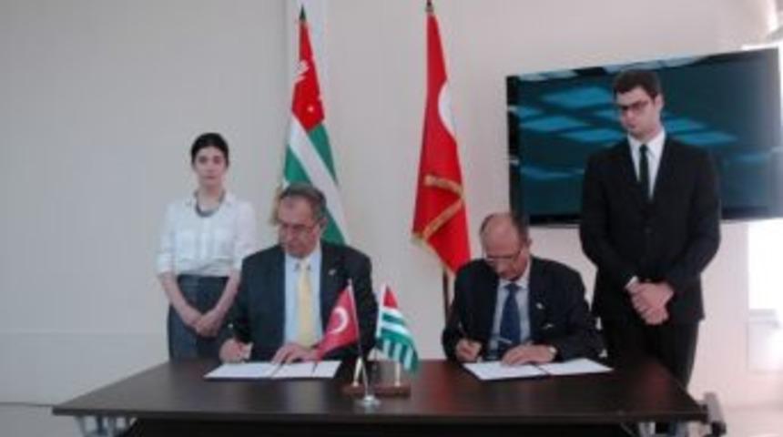 T&uuml;rk Ve Abhaz Gazeteciler Arasında İşbirliği Anlaşması İmzalandı