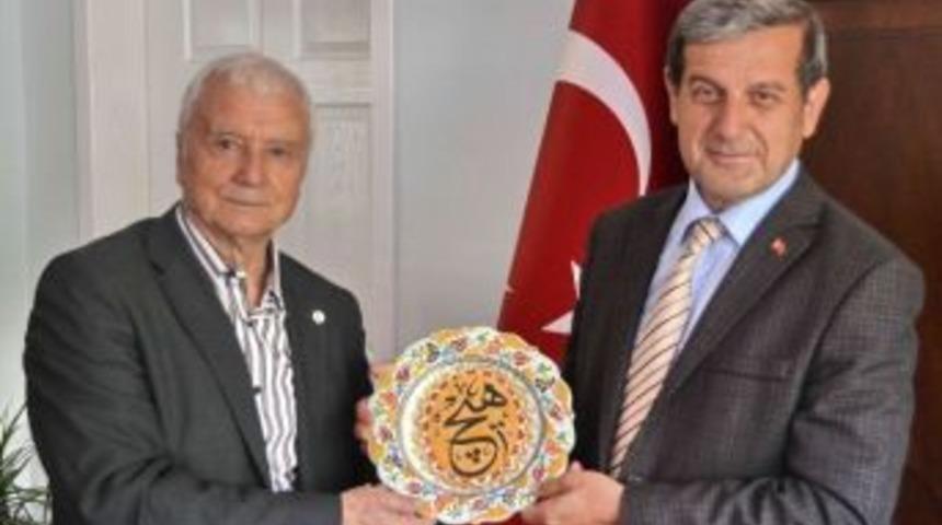 Sigara Savaş&ccedil;ısı Yalovalı B&uuml;tk&uuml;l&rsquo;den Başkan &Ouml;zkan&rsquo;a Anlamlı Ziyaret