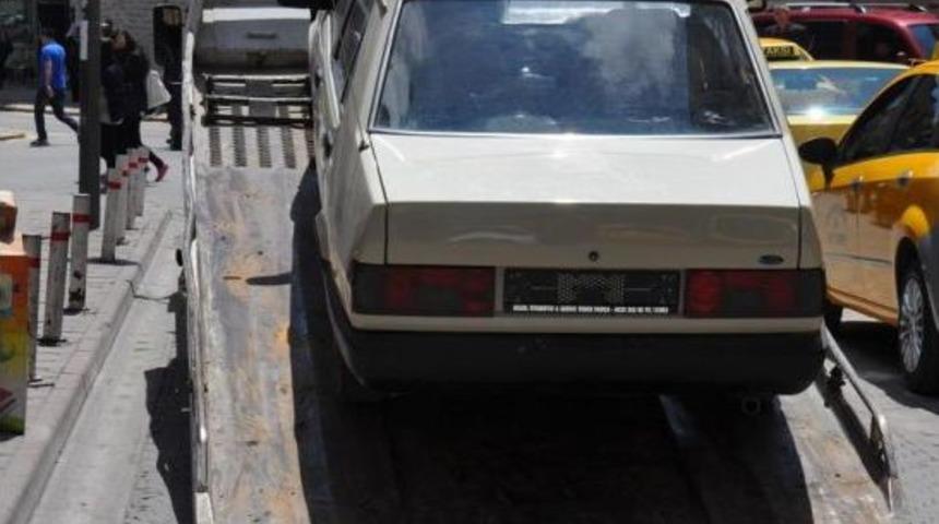 Sivas'ta "plakasız Ara&ccedil;", Polisi Alarma Ge&ccedil;irdi