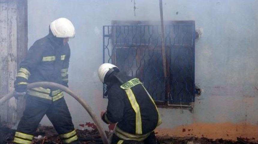 Denizli&rsquo;deki Yangında İki Katlı Ev Kullanılamaz Hale Geldi