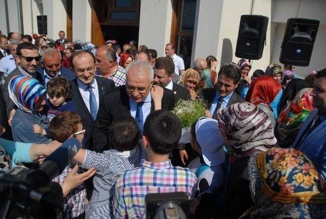 Rize'de Vali Çakır'a Hüzünlü Veda