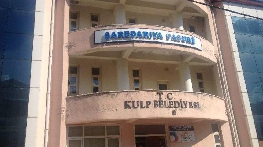 Kulp Belediyesi Tabelalarını K&uuml;rt&ccedil;e-t&uuml;rk&ccedil;e Olarak Astı