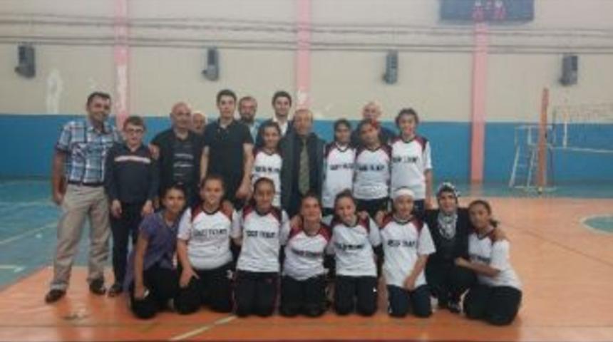 Kirazlı Ortaokulu Yenilgisiz Şampiyon