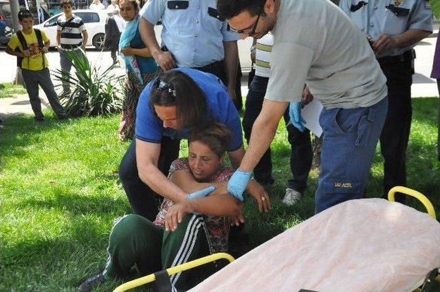 Kendine Zarar Veren Kadını Polis Sakinleştirdi